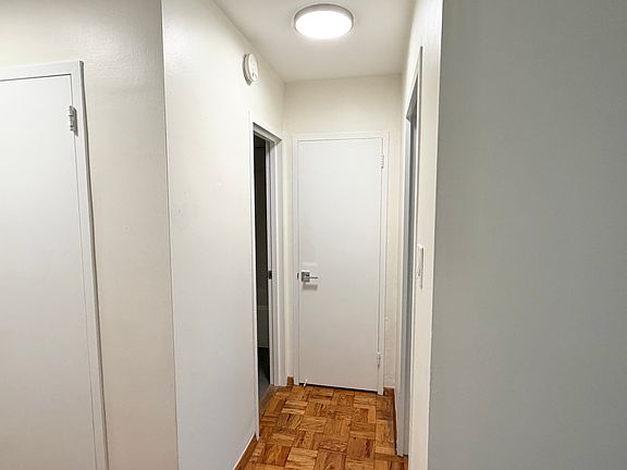 5th image of 4000 Tunlaw Rd NW APT 923