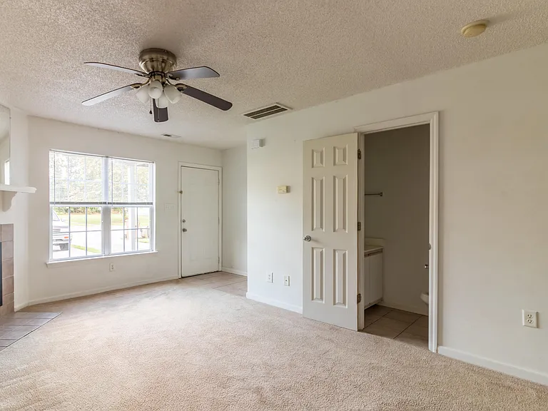141 Mesa Ln — Photo 3