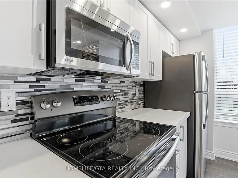 1720 Eglinton Ave E #821 — Photo 16