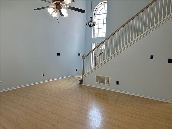 5th image of 2114 Montclair Ln