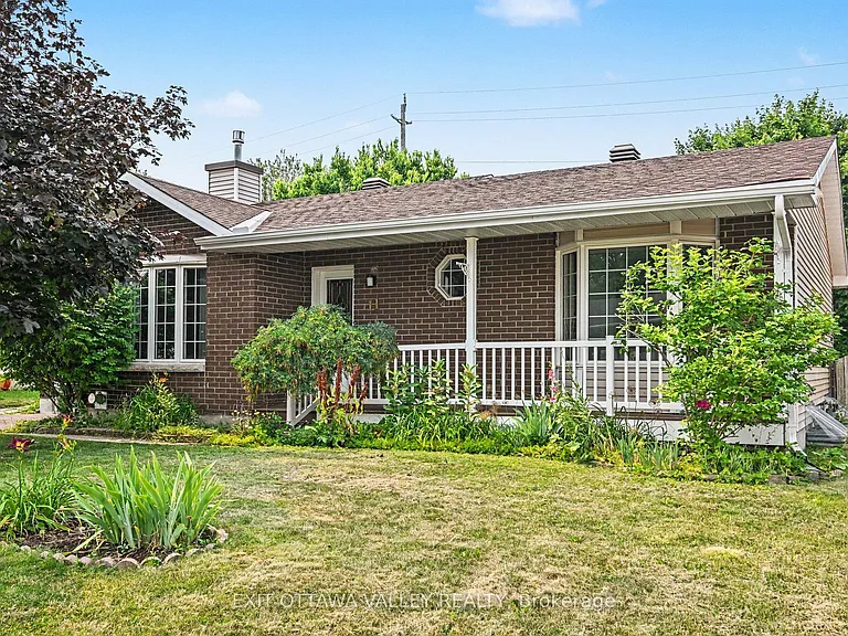 11 Maple Dr — Photo 1