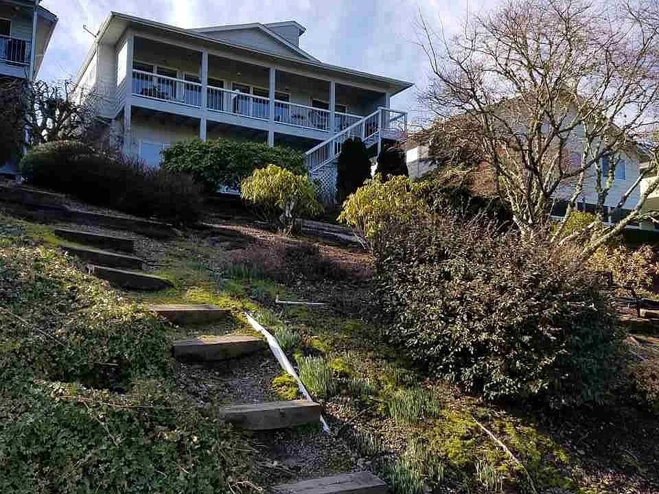 2nd image of 3042 Winslow Way NW
