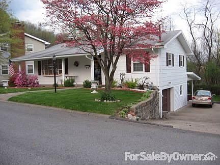 1st image of 1233 Woodland Cres