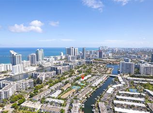 813 NE 27th Ave #813, Hallandale, FL 33009