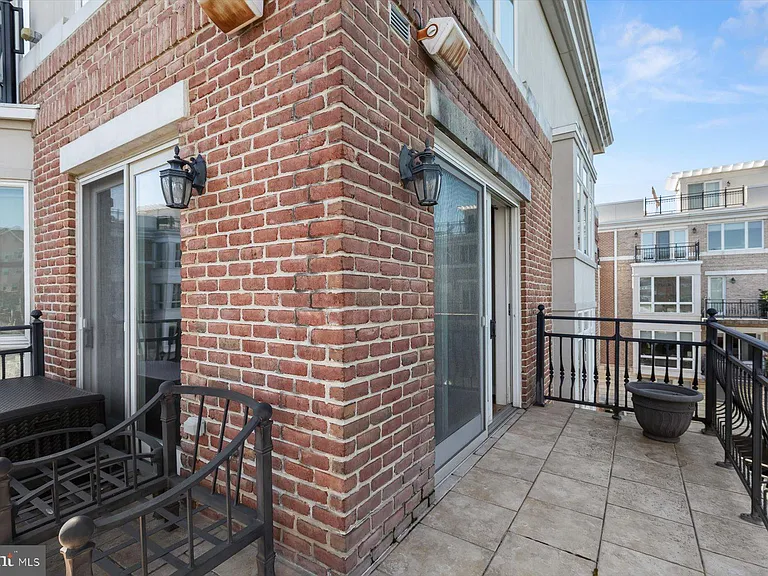 921 Valencia Ct #120 — Photo 37
