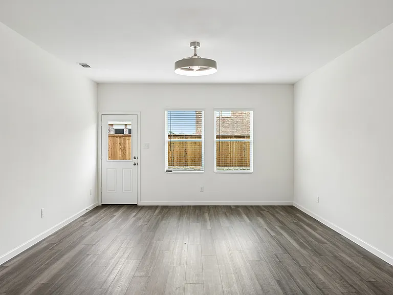 14221 Donahue St — Photo 4