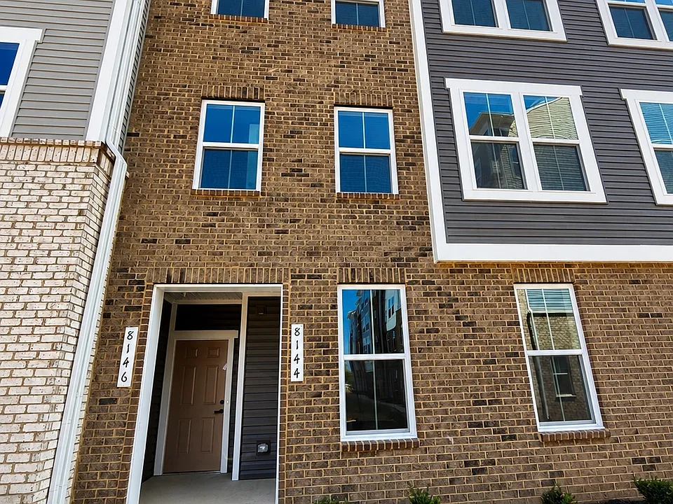 8144 Foxwood Dr