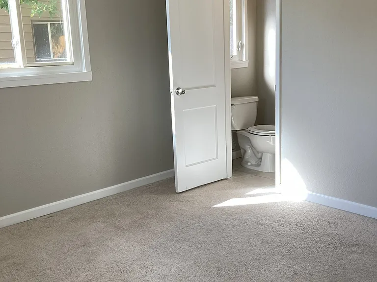 1143 Worchester St — Photo 10