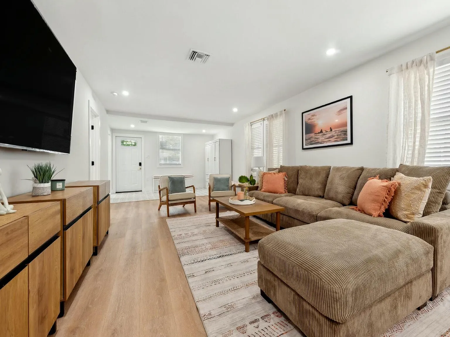 5 bed, 4.0 bath, 2781 sqft, $12,000 — Photo 4