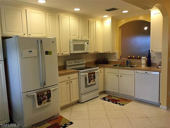 5th image of 7645 Meadow Lakes Dr APT 902