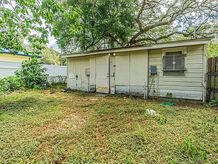 10704 N Annette Ave — Photo 3