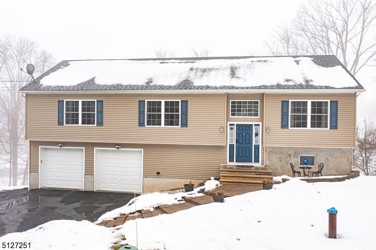 1st image of 81 Panorama Dr