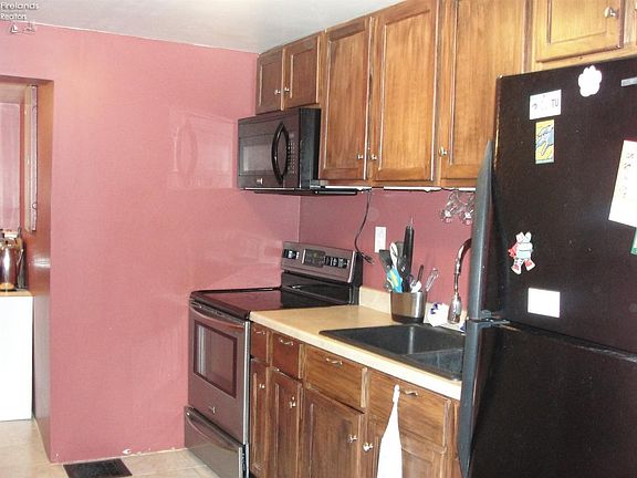 2nd image of 324 S Washington St
