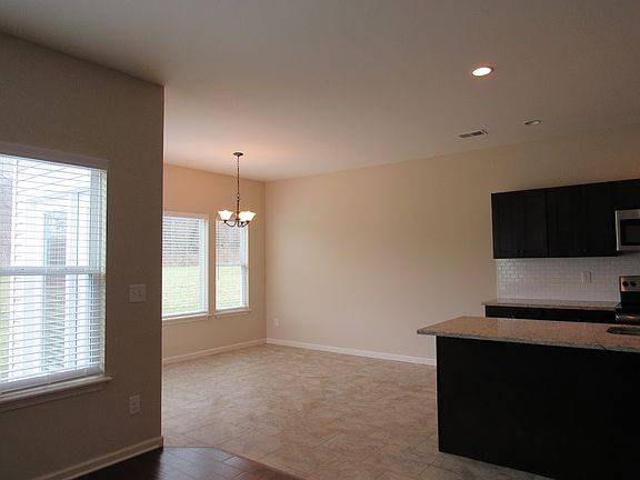5th image of 172 Shirley Blvd