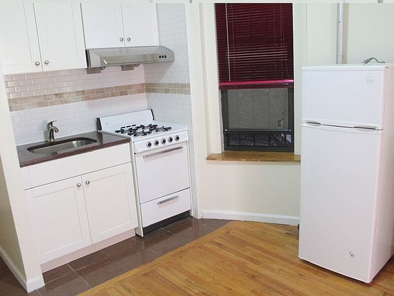 5th image of 52 Canal St APT 1C
