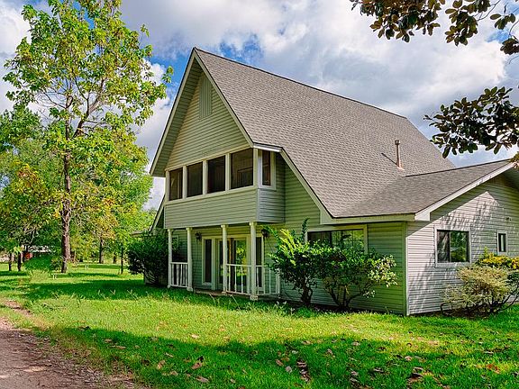 3rd image of 13 Pine Ln