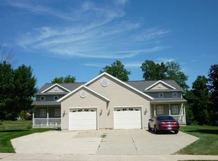 4526 Stauffer Ave SE, Kentwood, MI 49508