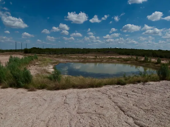 221 Loma Linda Rd, Zapata, TX 78076