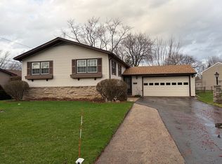 23 Saint Armand Ct, Wheeling, IL 60090