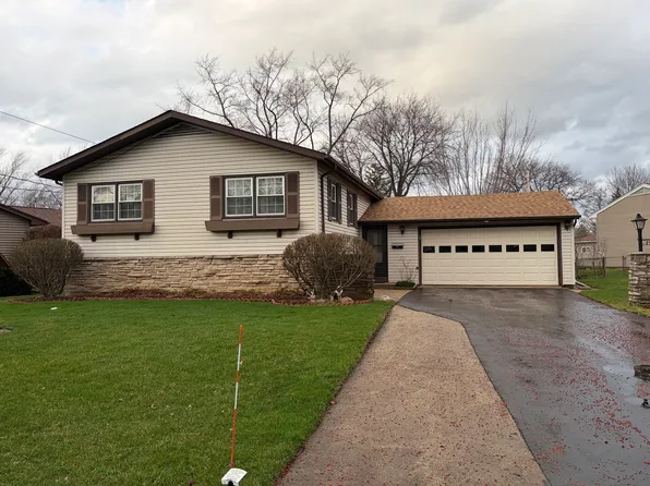23 Saint Armand Ct, Wheeling, IL 60090