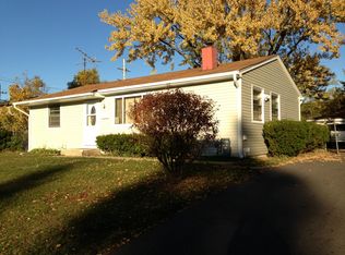 39 Alameda Dr, Carpentersville, IL 60110