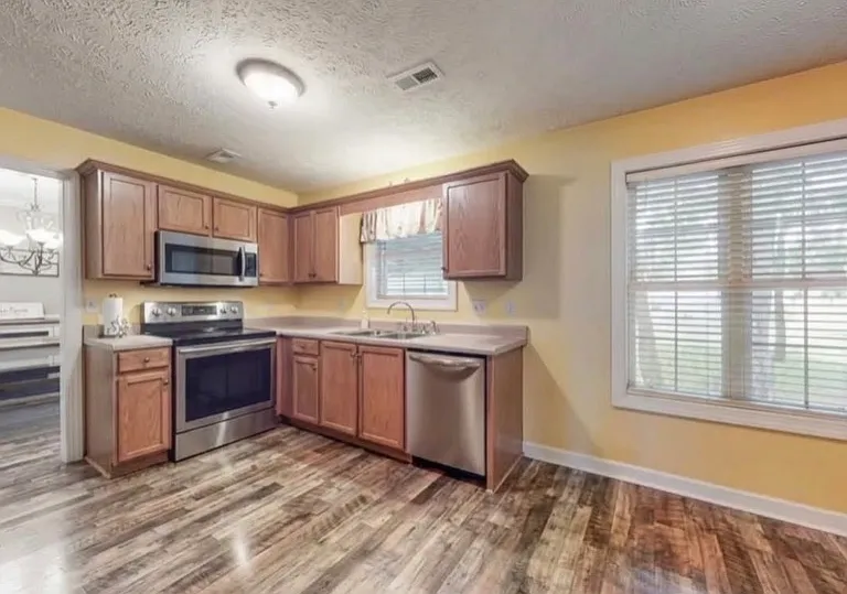 904 Bexley Dr — Photo 16