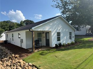 5956 Moon Dr, Lula, GA 30554
