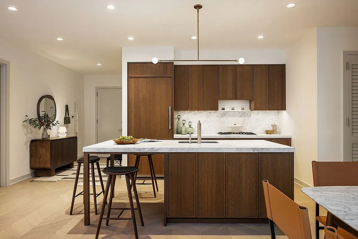 115 York St #19L photo 1