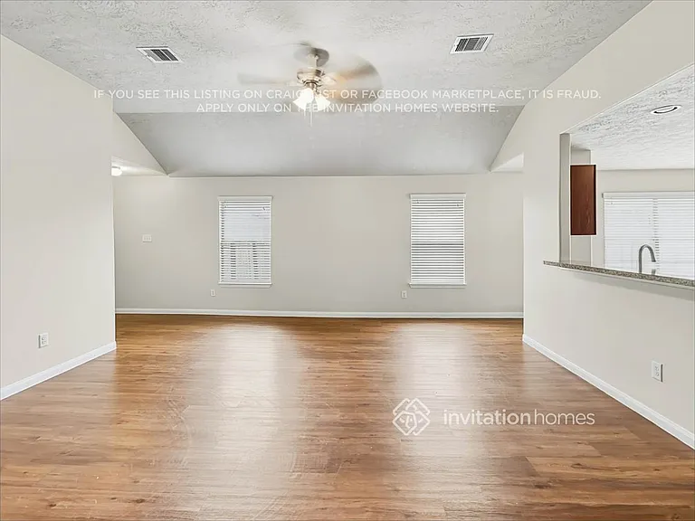 4026 Hawthorn Arbor Ct — Photo 3