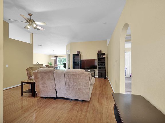3rd image of 196 King Arthur Ct