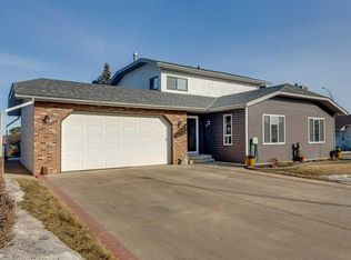4804 S 44th St, Innisfail, AB T4G1M7