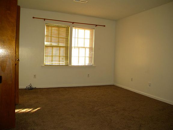 5th image of 107 Susan Dr Unit A