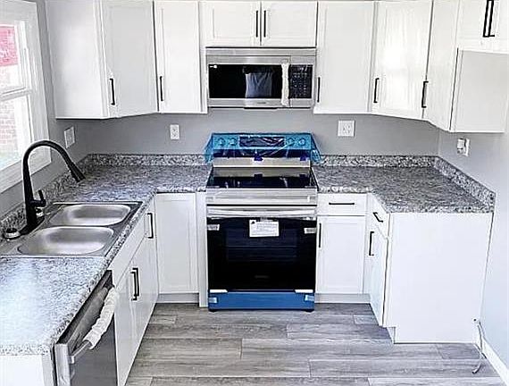 2nd image of 825 Florence Ct