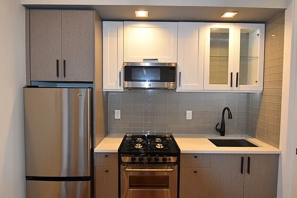 Rented by Tapiro Realty | media 12