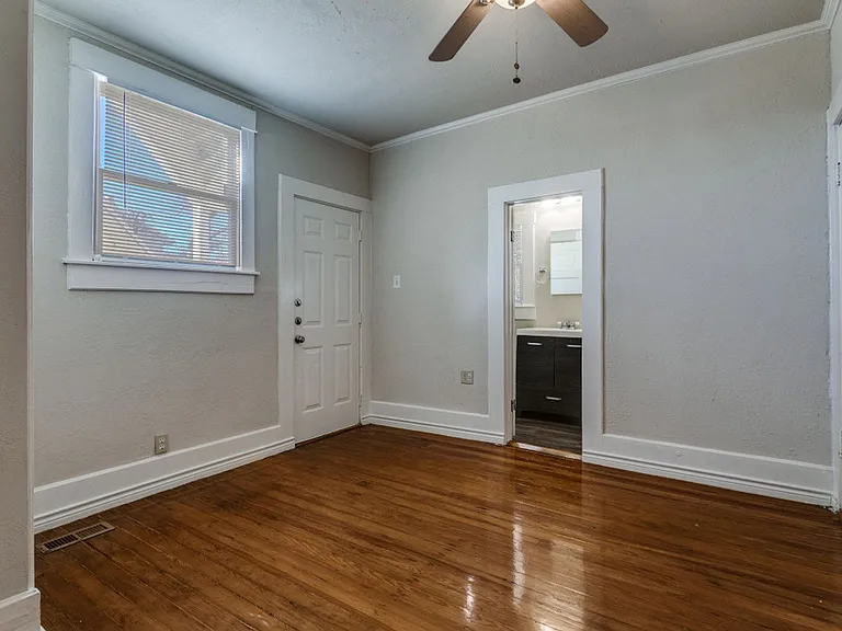 130 E Craig Pl — Photo 11