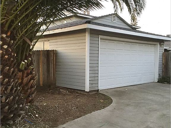 3rd image of 2100 Juanita Ln