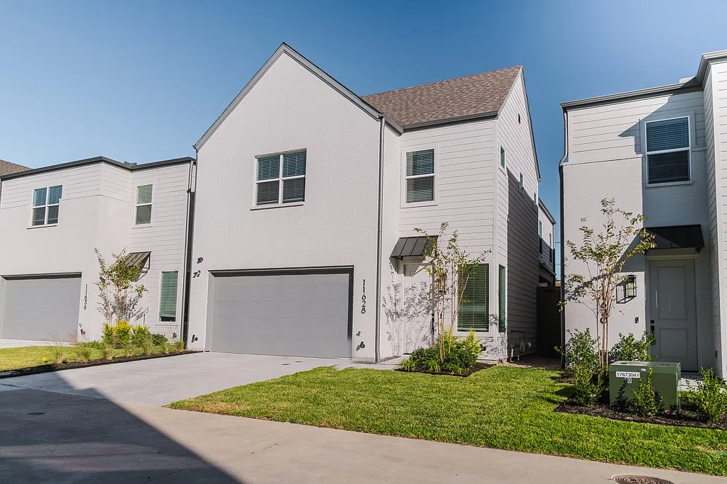 3 bed, 2.5 bath, 2337 sqft, $3,500 — Photo 1