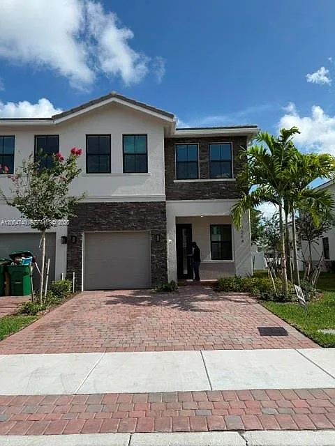 4 bed, 3.0 bath, $3,950 — Photo 2