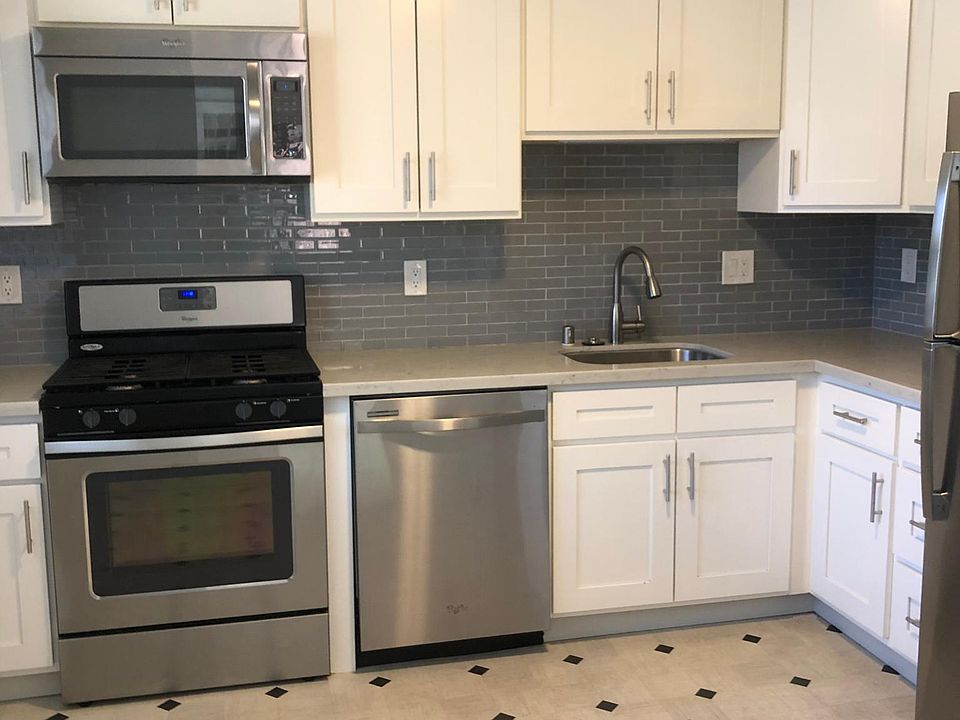 1st image of 7 Cordone Dr