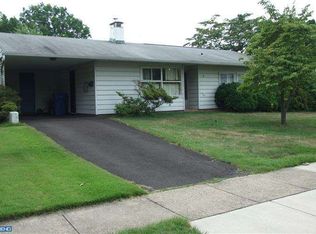 18 Mulberry Ln, Levittown, PA
