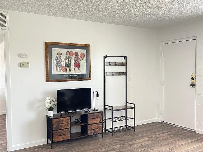 615 S Royal Crest Cir #22 — Photo 4