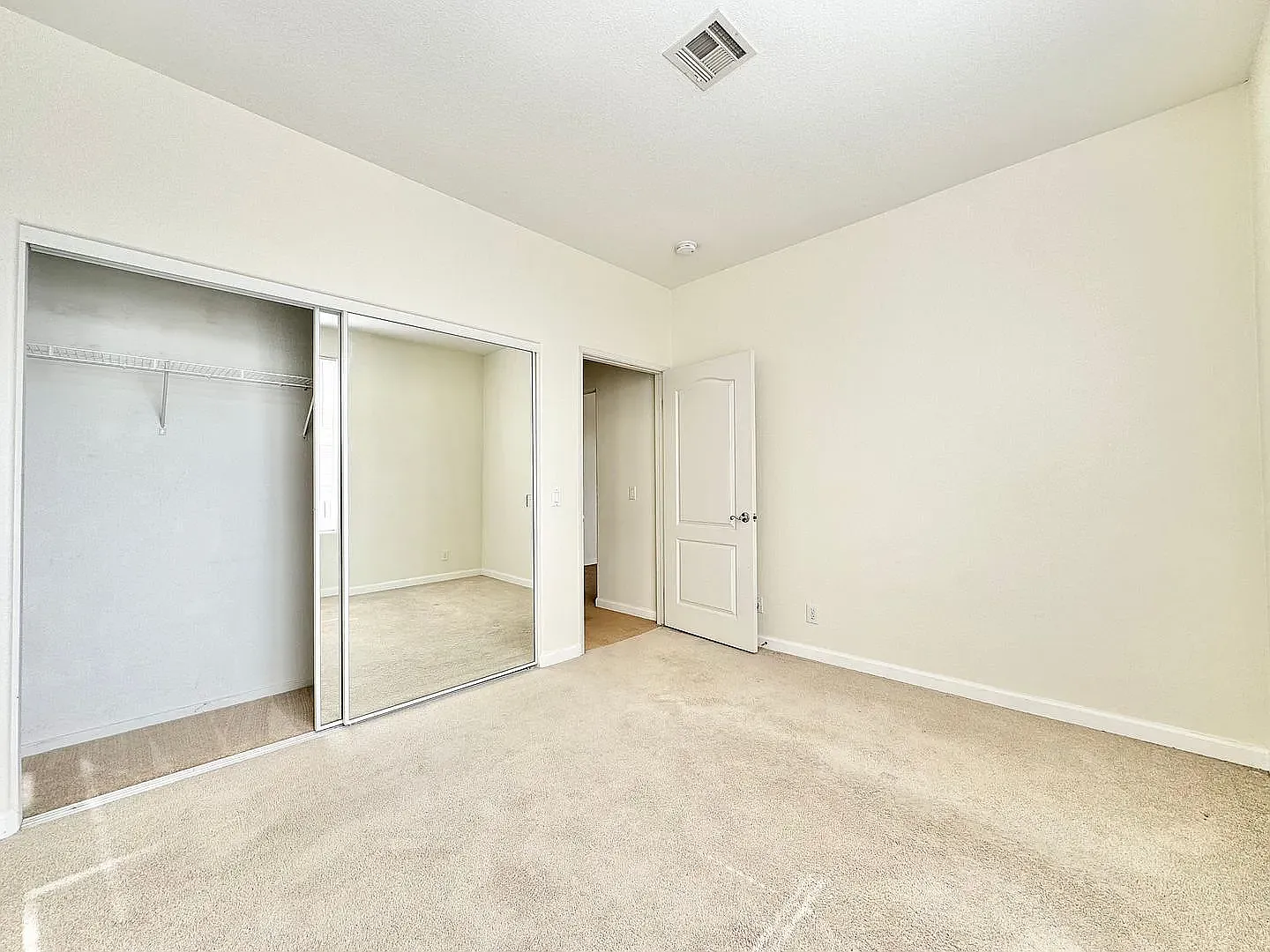 2 bed, 944 sqft, $3,300 — Photo 3