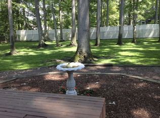 8 Wendover Dr, Mount Laurel, NJ 08054