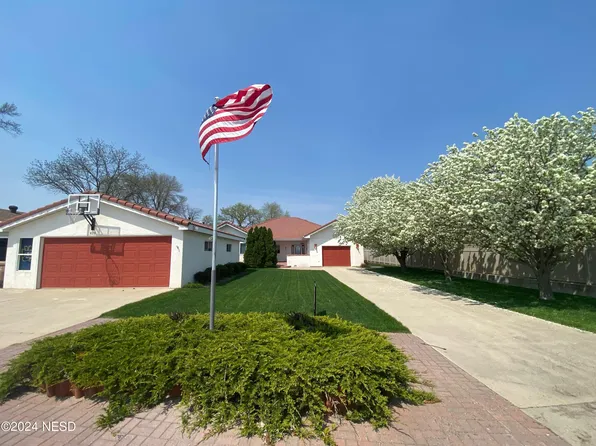 678 S Lake Dr, Watertown, SD 57201