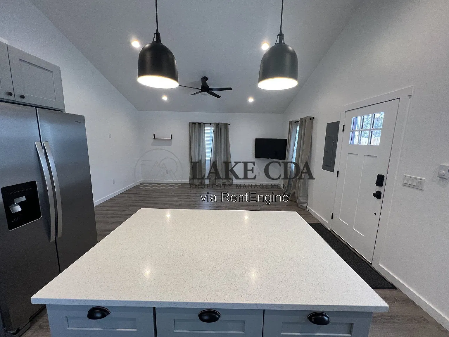 3 bed, 2.0 bath, 1000 sqft, $2,100 — Photo 3