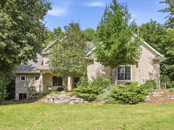 1387 Radcliff Rd, Neenah, WI 54956