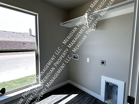 4th image of 3514 Valencia Ave