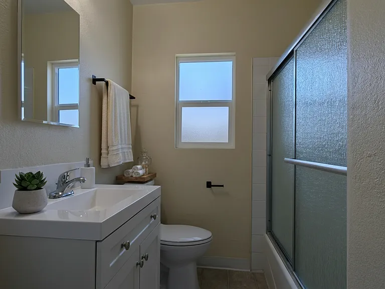 10223 Darby Ave #5 — Photo 6