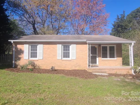 203 Smith St, Star, NC 27356