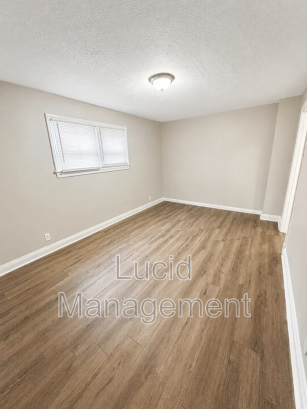 2 bed, 1.0 bath, 752 sqft, $1,250 — Photo 2